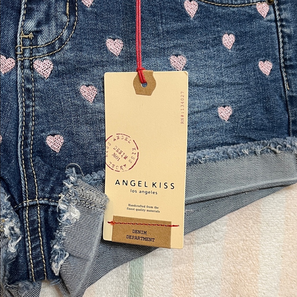 💋🩷🎀💋🩷NWT Angel Kiss Blue Jean Shorts with Pink Heart Print - Picture 4 of 4